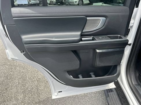 Used 2025 Ford Expedition Platinum AWD/4WD image 23