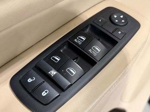 Used 2017 Jeep Grand Cherokee Limited w/ Luxury Group II image 16