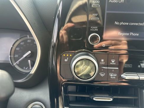 Used 2021 Toyota Highlander XLE image 19