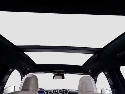 Used 2025 Mercedes-Benz GLC 300 4MATIC image 23