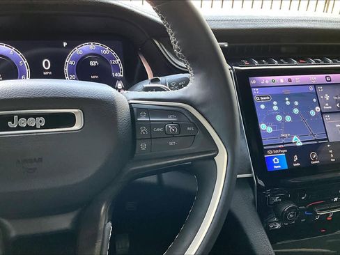 Used 2023 Jeep Grand Cherokee Limited image 24