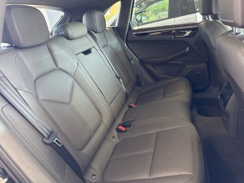 Used 2024 Porsche Macan w/ Premium Plus Package image 27