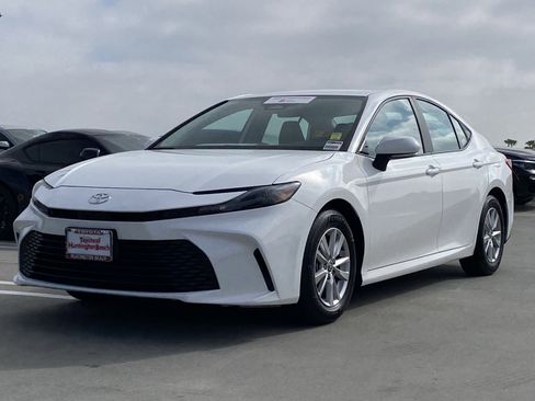 Certified 2025 Toyota Camry LE image 6