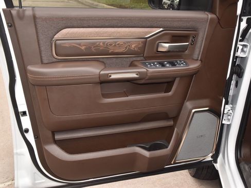 Used 2025 RAM 3500 Longhorn image 37