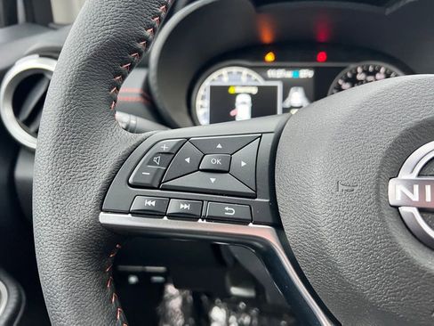 New 2025 Nissan Versa SR w/ Trunk Package image 17