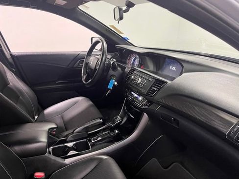 Used 2017 Honda Accord Sport image 11