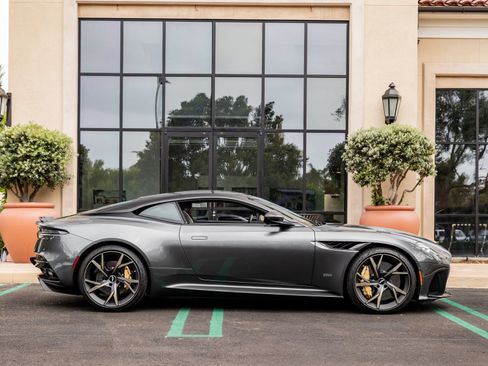 Used 2019 Aston Martin DBS Superleggera RWD image 18