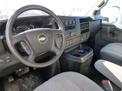 Used 2018 Chevrolet Express 4500 w/ Power Convenience Package image 6