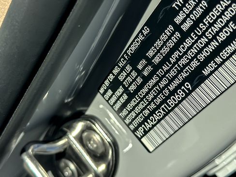Certified 2026 Porsche Macan AWD/4WD image 28