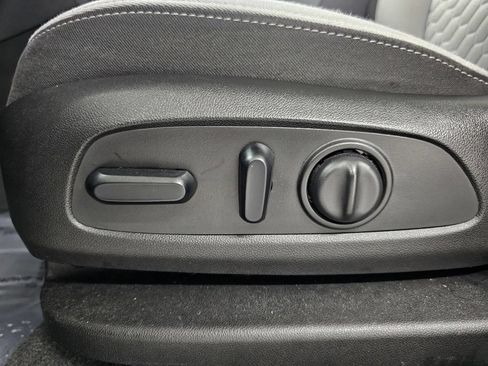 Used 2019 Chevrolet Equinox LS w/ LS Convenience Package FWD image 15