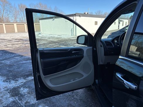 Used 2013 Chrysler Town & Country Touring-L w/ Entertainment Group #2 image 25