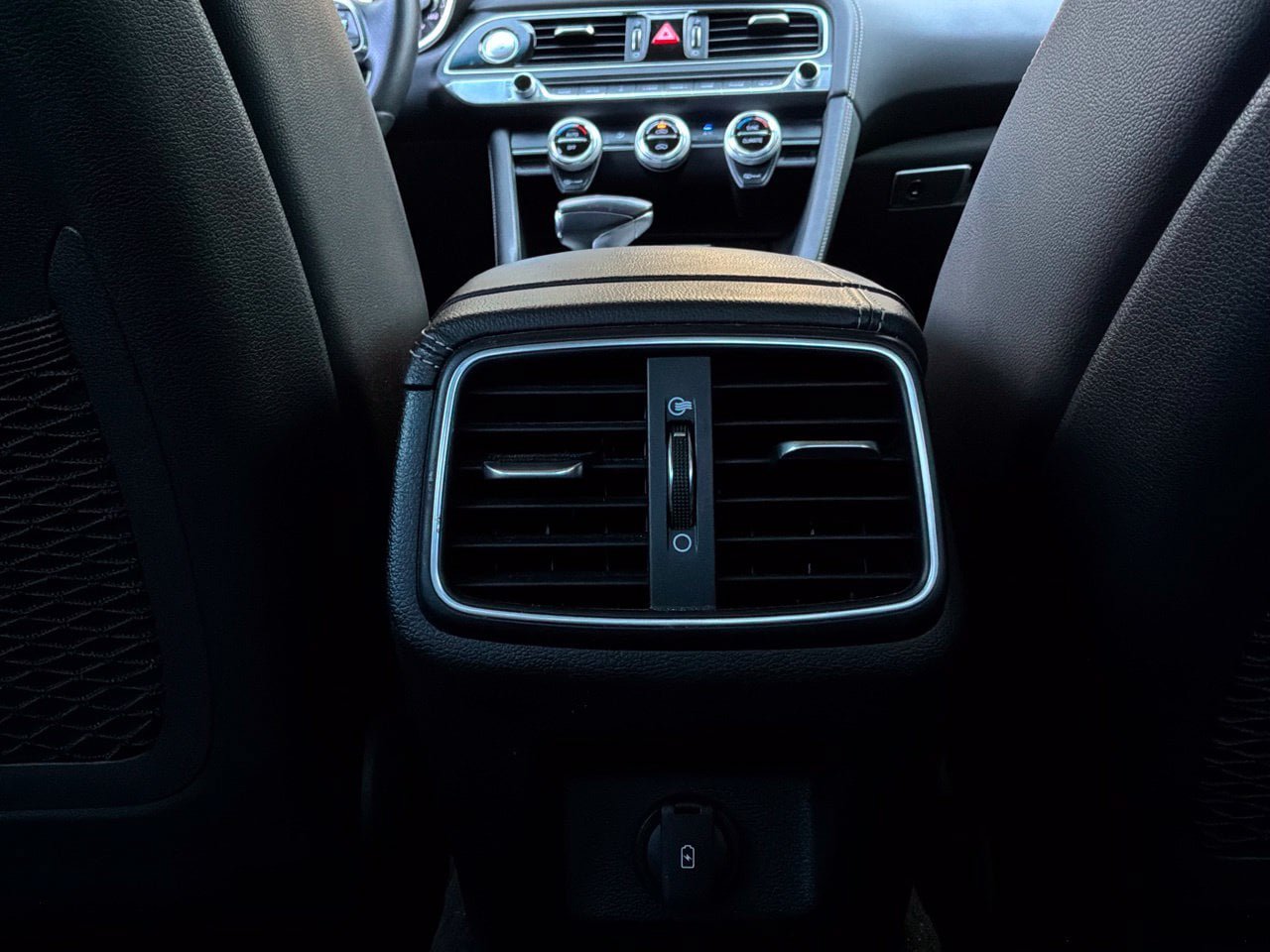 Used 2021 Genesis G70 2.0T RWD image 13