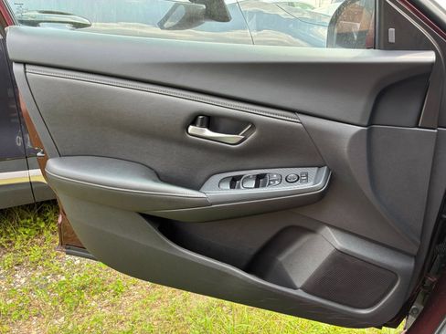 Used 2025 Nissan Sentra SV FWD image 15
