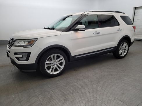 Used 2016 Ford Explorer Limited w/ Equipment Group 301A AWD/4WD image 2