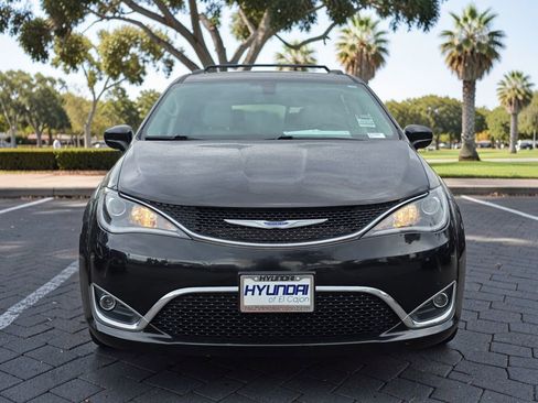 Used 2020 Chrysler Pacifica Touring-L image 3