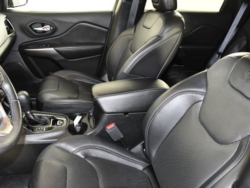 Used 2019 Jeep Cherokee Limited image 39