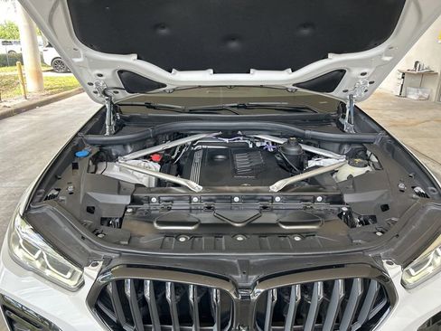 Used 2022 BMW X6 xDrive40i w/ Executive Package AWD/4WD image 11