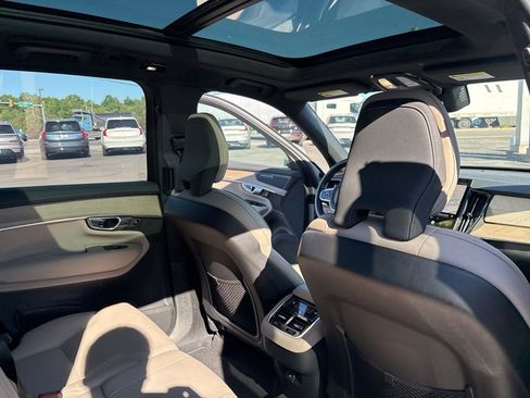 Used 2025 Volvo XC90 B6 Plus AWD/4WD image 31