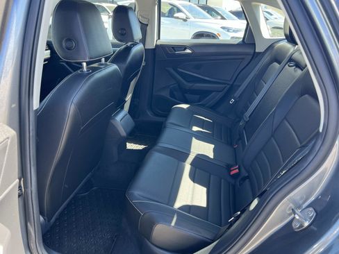 Certified 2022 Volkswagen Jetta SE image 20