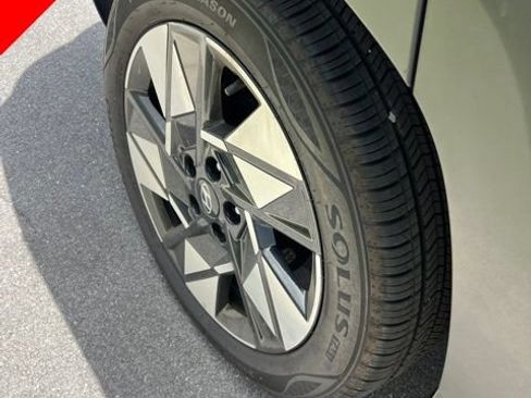 Used 2025 Hyundai Kona SEL FWD image 11