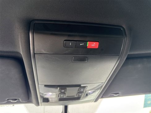 Used 2023 Volkswagen Atlas Cross Sport SE image 28