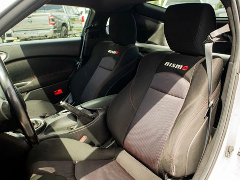 Used 2009 Nissan 370Z NISMO RWD image 22