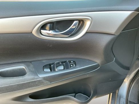 Used 2015 Nissan Sentra SV FWD image 10