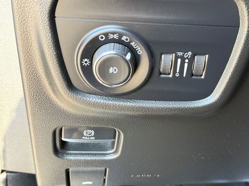 Used 2023 Jeep Grand Cherokee L Overland w/ Luxury Tech Group IV AWD/4WD image 26