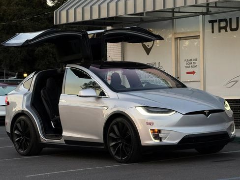 Used 2016 Tesla Model X 90D AWD/4WD image 5