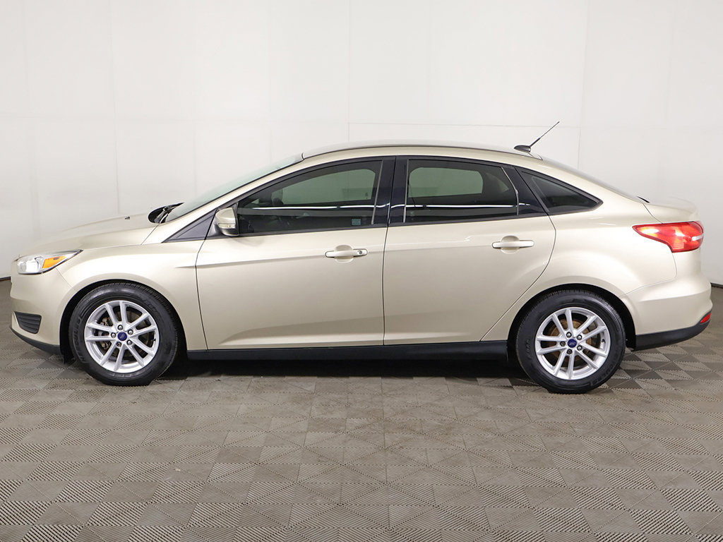Used 2018 Ford Focus SE w/ Cold Weather Package FWD image 15