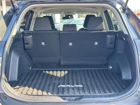 Used 2021 Toyota RAV4 LE AWD/4WD image 7