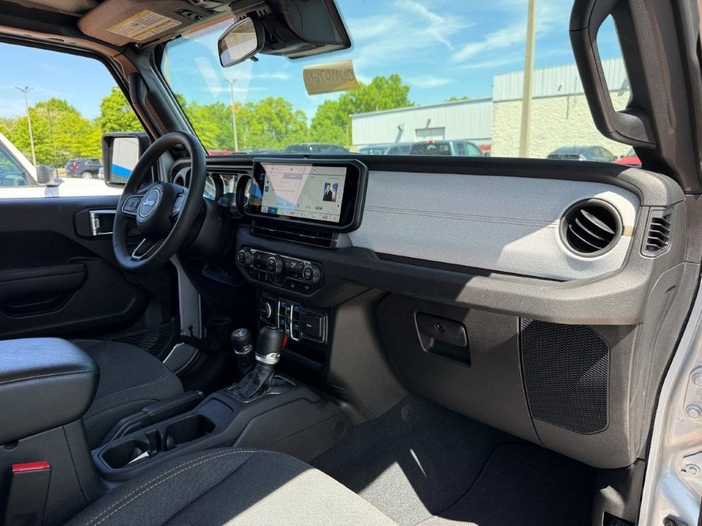 Used 2024 Jeep Gladiator Sport AWD/4WD image 19