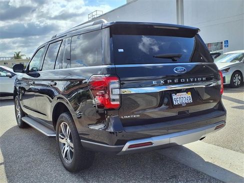 Used 2022 Ford Expedition Limited image 3