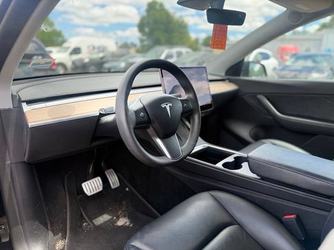 Used 2021 Tesla Model Y Performance AWD/4WD image 2