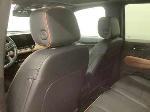 Used 2024 GMC Canyon AT4 w/ Canyon Safety Plus Package AWD/4WD image 8
