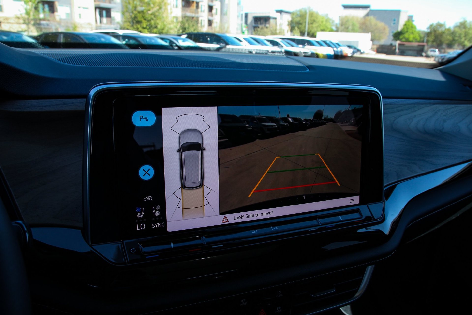 Certified 2026 Volkswagen Atlas SE FWD image 19
