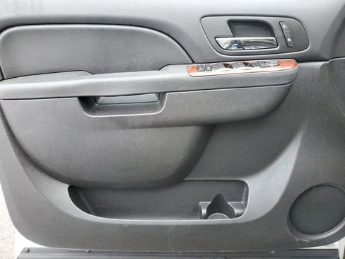 Used 2014 Chevrolet Suburban LT image 20