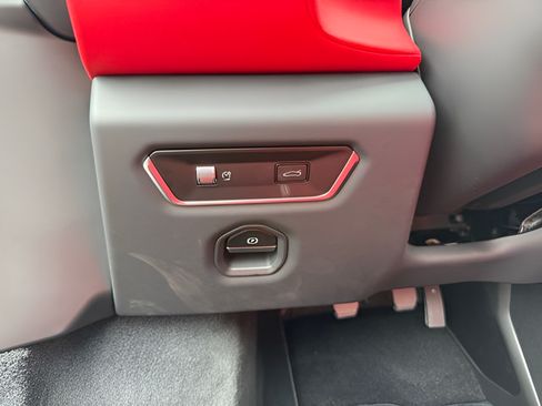 Used 2025 Lotus Emira RWD image 18