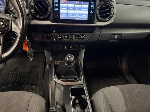 Used 2019 Toyota Tacoma TRD Off-Road AWD/4WD image 18