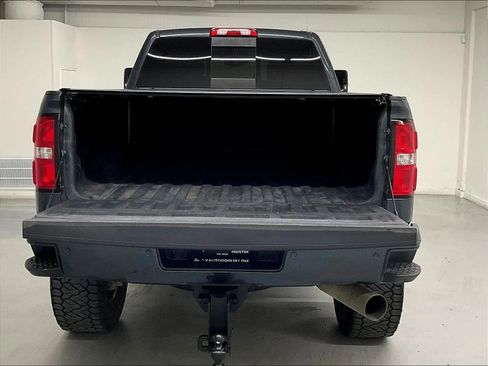 Used 2018 GMC Sierra 2500 Denali w/ Duramax Plus Package AWD/4WD image 31