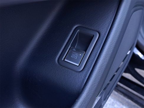 New 2025 Audi A8 L 3.0T image 21