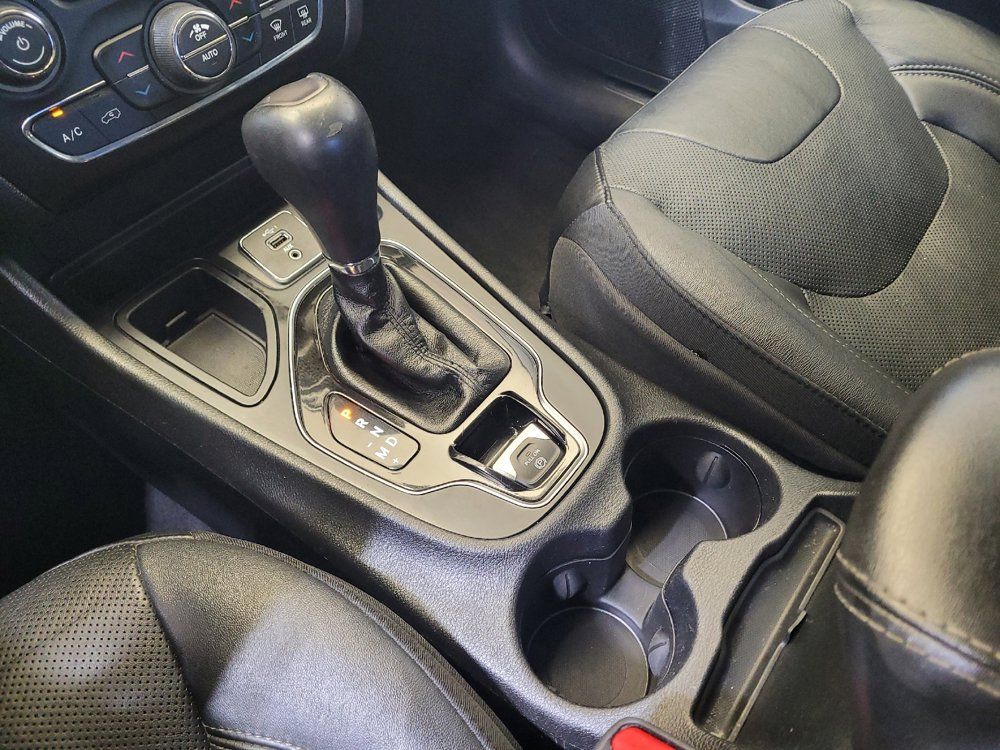 Used 2019 Jeep Cherokee Limited FWD image 26