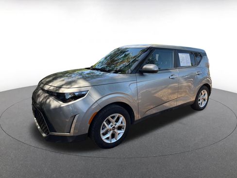 Used 2025 Kia Soul LX w/ LX Technology Package FWD image 4