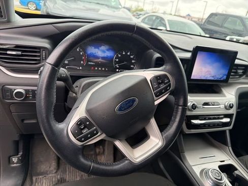Certified 2022 Ford Explorer XLT w/ Class IV Trailer Tow Package AWD/4WD image 9