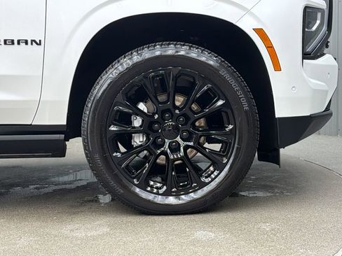 Used 2025 Chevrolet Suburban High Country image 10