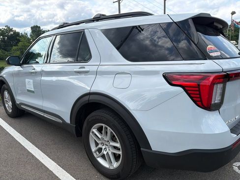 Used 2025 Ford Explorer Active AWD/4WD image 4