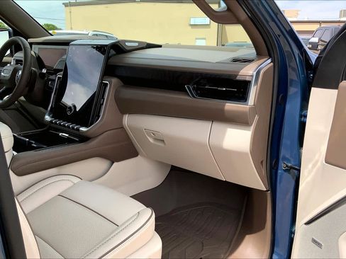 Used 2025 GMC Yukon XL Denali w/ LPO, Floor Liner Package image 19