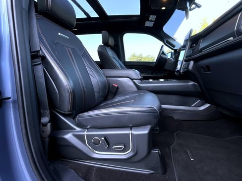 Used 2023 Ford Expedition Platinum AWD/4WD image 19