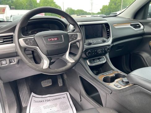 Used 2023 GMC Acadia SLE w/ Driver Convenience Package FWD image 11