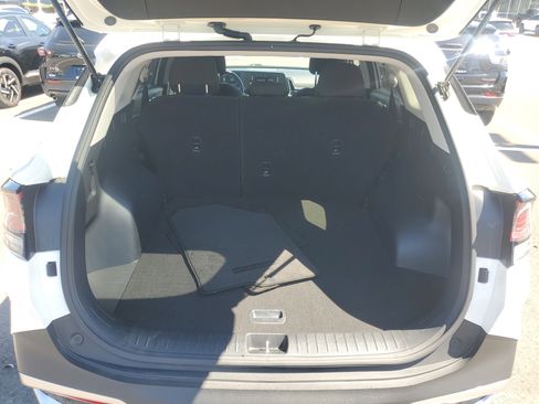 Used 2025 Kia Sportage LX image 8